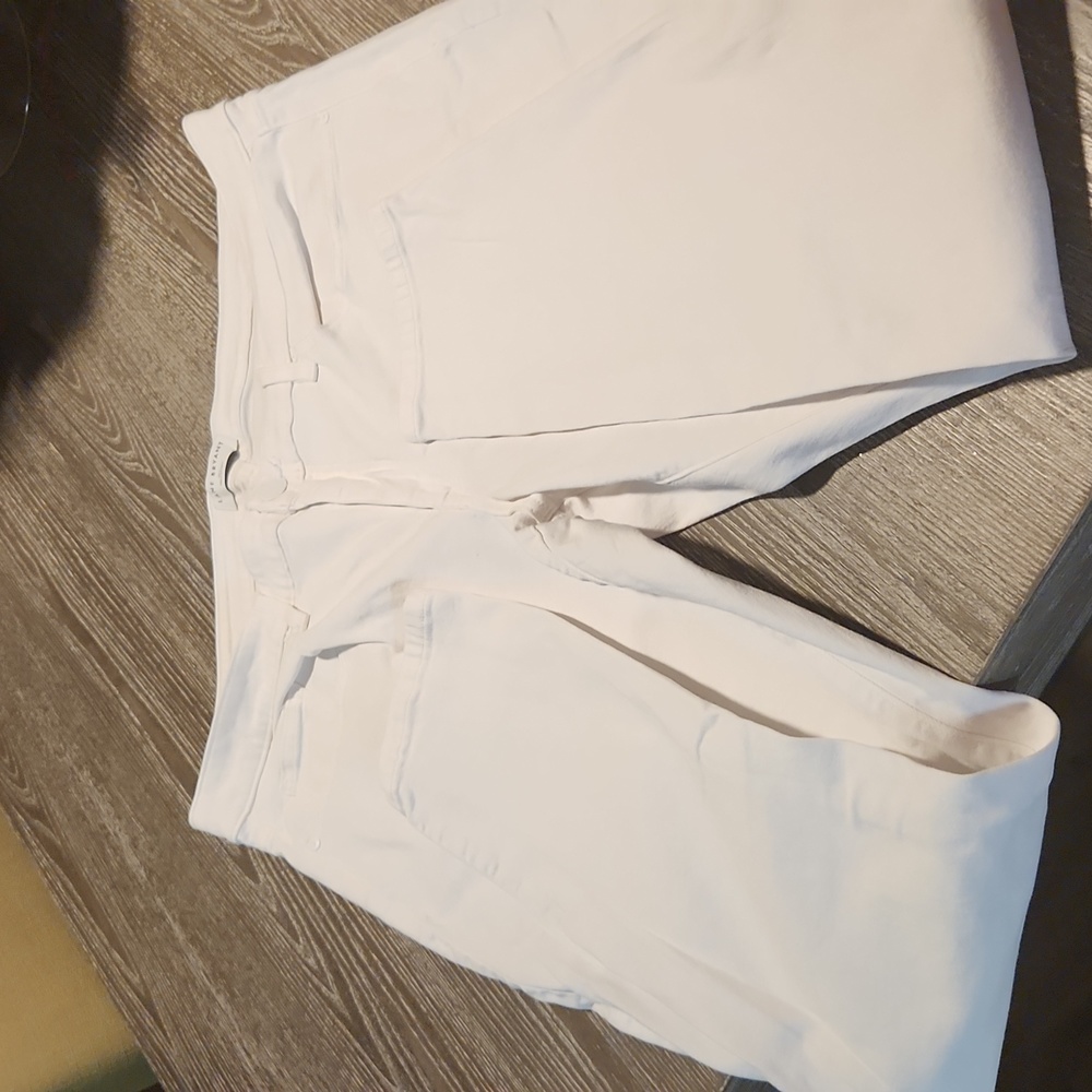 Flex magic waistband. Signature fit. Mid-rise  skinny.